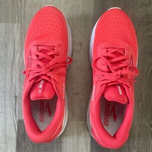 Brooks Adrenaline GTS 24 Women’s 10.5
< 10 miles on them.
No box